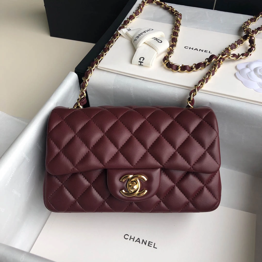 ic6eac6a40e356d8571f7bb6149ec7ae7.webp Black Lambskin Gold Buckle - Image 1