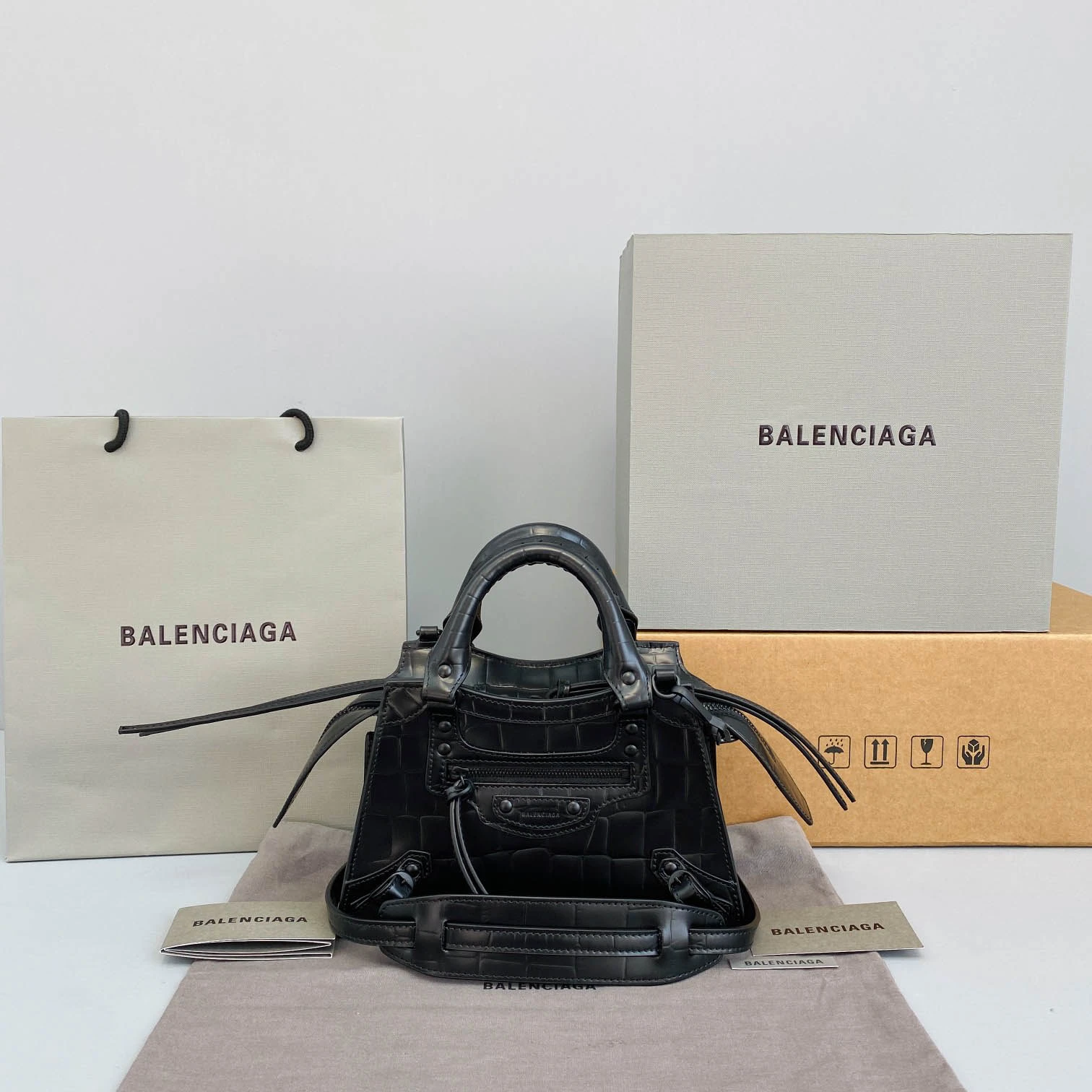 ic8eec566f7f50eda84fb67835d876b3d.webp Balenciag Neo Classic Motorcycle Bag Size: 1992 Size: 16.5*22*9*14.5cm - Image 1