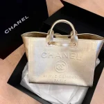 Beach bag size: 32cm