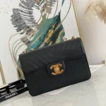 Can be one-shoulder, cross-body, handbag Size: 30.21.8cm