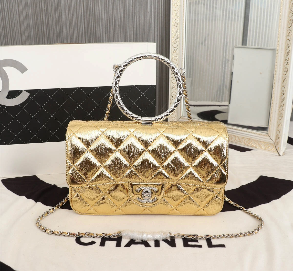 id54e2d735280194bacd86004bff2c30a.webp Chane Handbag One Shoulder Size: 26.17.7 Style: 8949 - Image 1