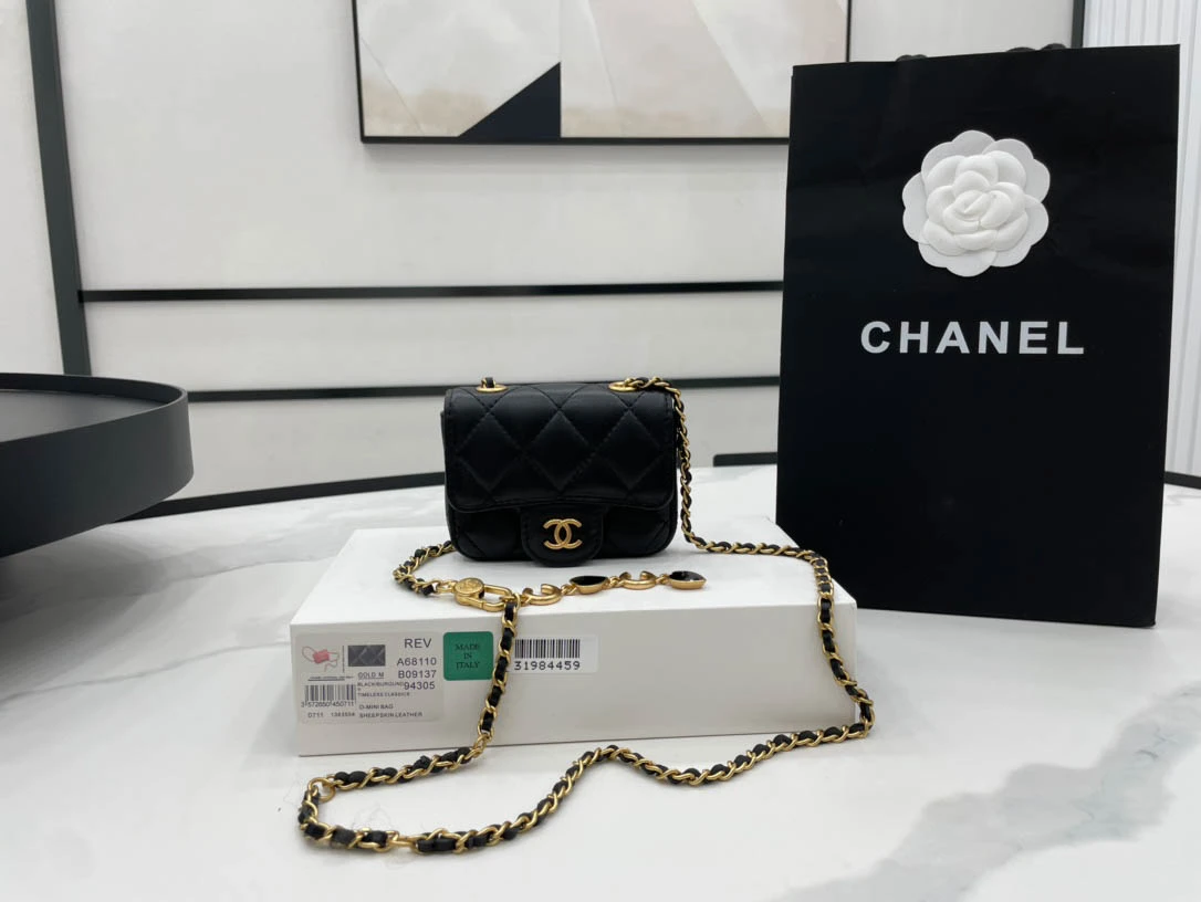 id99b63cf73a7a801b0ea9f525f0920c8.webp A68110 Chanel 22B Love Chain Waist Bag Size:7*10.3*2.5cm - Image 1