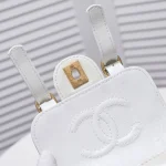 Chane Vintage Messenger Bag Style: 9062 Size: 14 *17* 4cm - Image 6