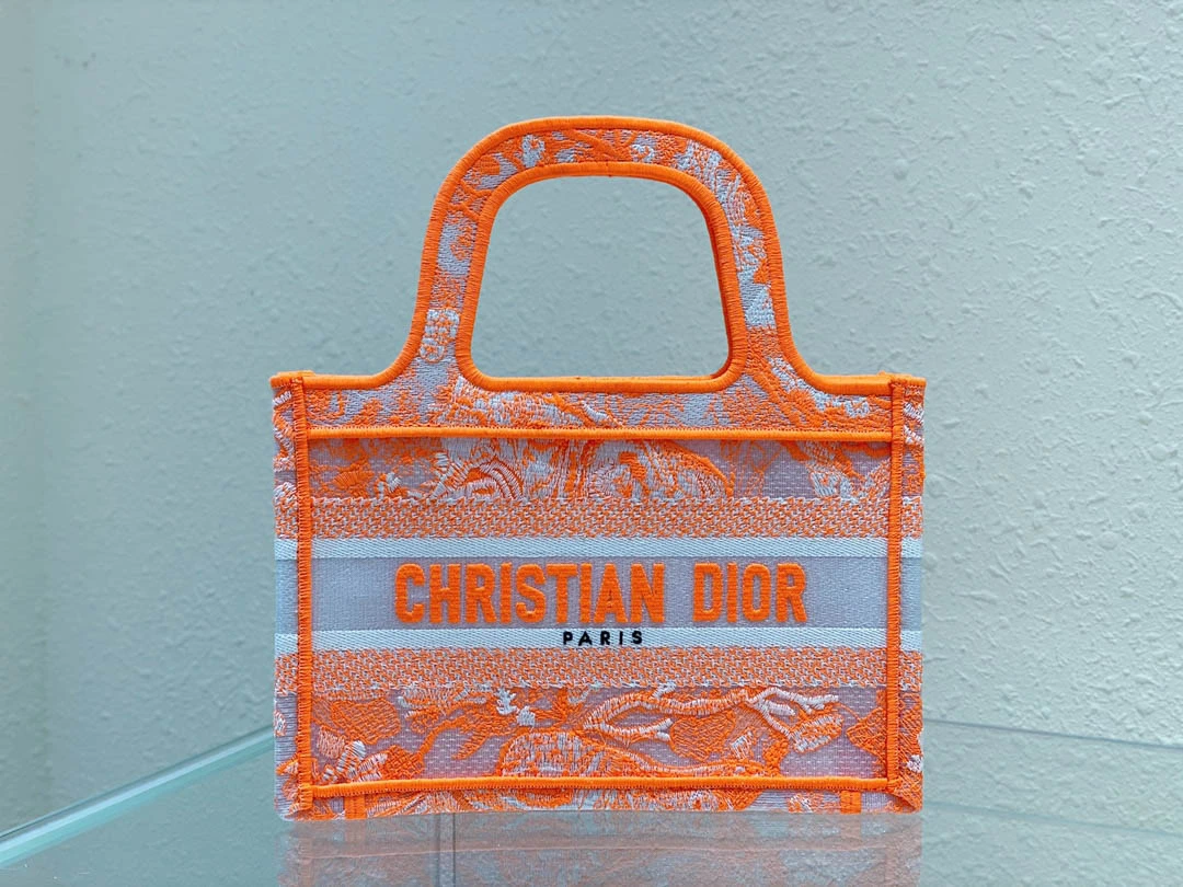 ie28938981eb02947694795fa943bf523.webp Book Tote Handbag Size: 23cm - Image 1