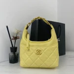 Chain underarm bag Model: size: 22X22X8cm