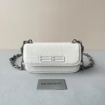 Crossbody Bag Size: 19✖️10✖️7cm