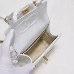 Chane Vintage Messenger Bag Style: 9062 Size: 14 *17* 4cm - Image 7