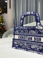 Book Tote handbag size: 22.5 x 24 x 8 cm - Image 9