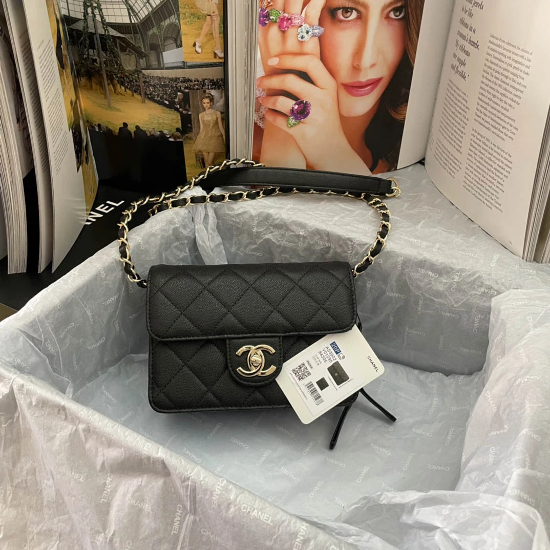 ied7675f3dfb0b0881cd0e728250a38cd.webp Chane Xiaoxiang Classic Bag Model: AS3002 size: 18/13/7 - Image 1