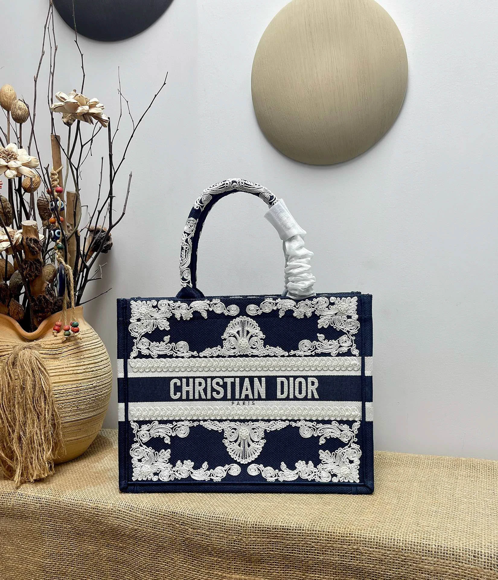 ief90b73b2324caf47e5ee496cdd6fd01.webp Book Tote Collection Size: 41.5cm 36cm 22cm - Image 1