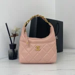 Chain underarm bag Model: size: 22X22X8cm