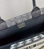 Book Tote Series Size: 41.5cm 36cm 22cm - Image 9