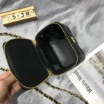 Bucket Bag Model No.;5865 - Image 9