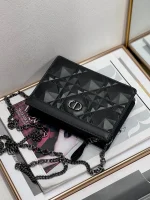 Caro Collection Diamond Chain Clutch Size: 19x14x3cm - Image 9