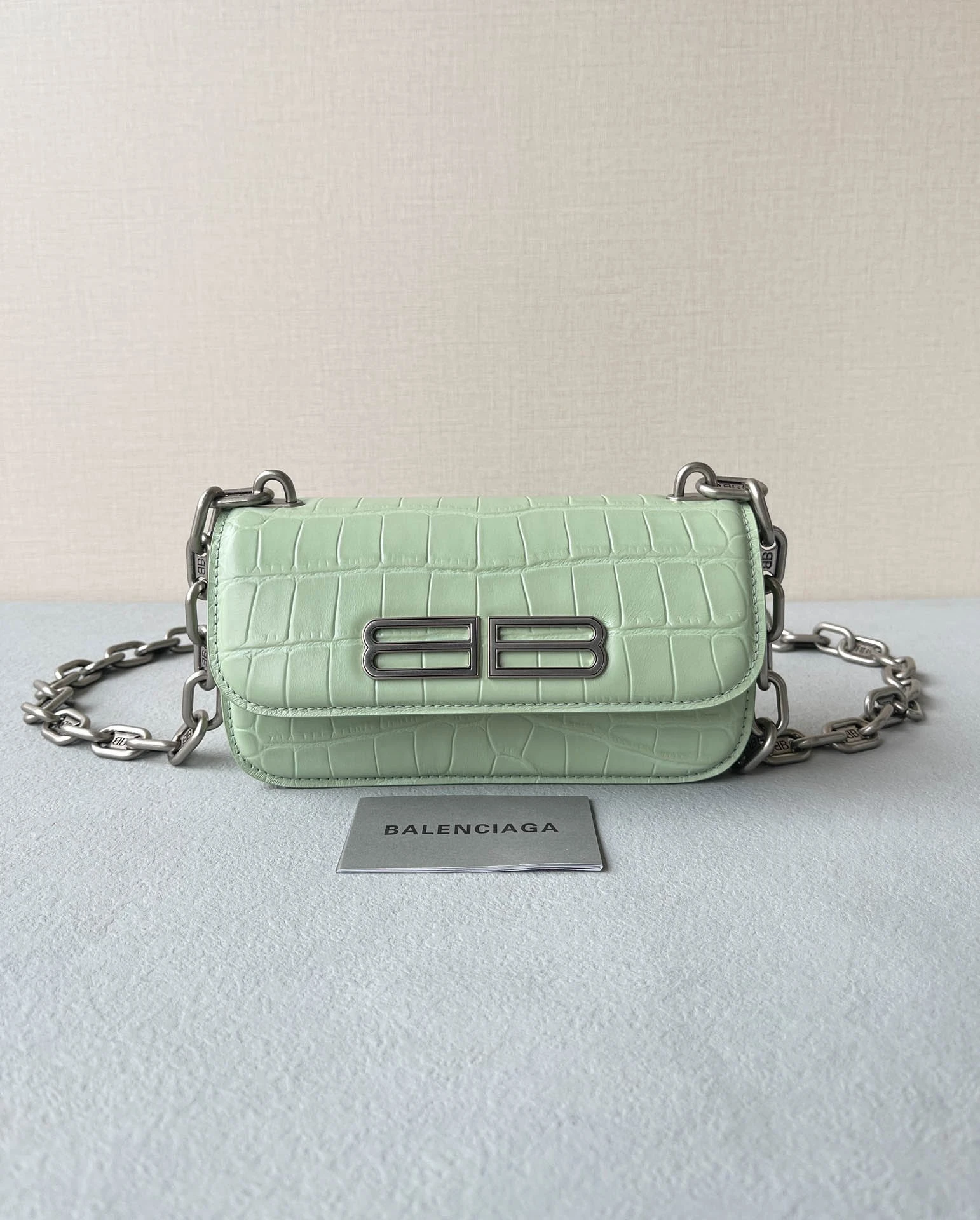 ifa816a41d84c13078da6c059b035018f.webp Crossbody Bag Size: 19✖️10✖️7cm - Image 1