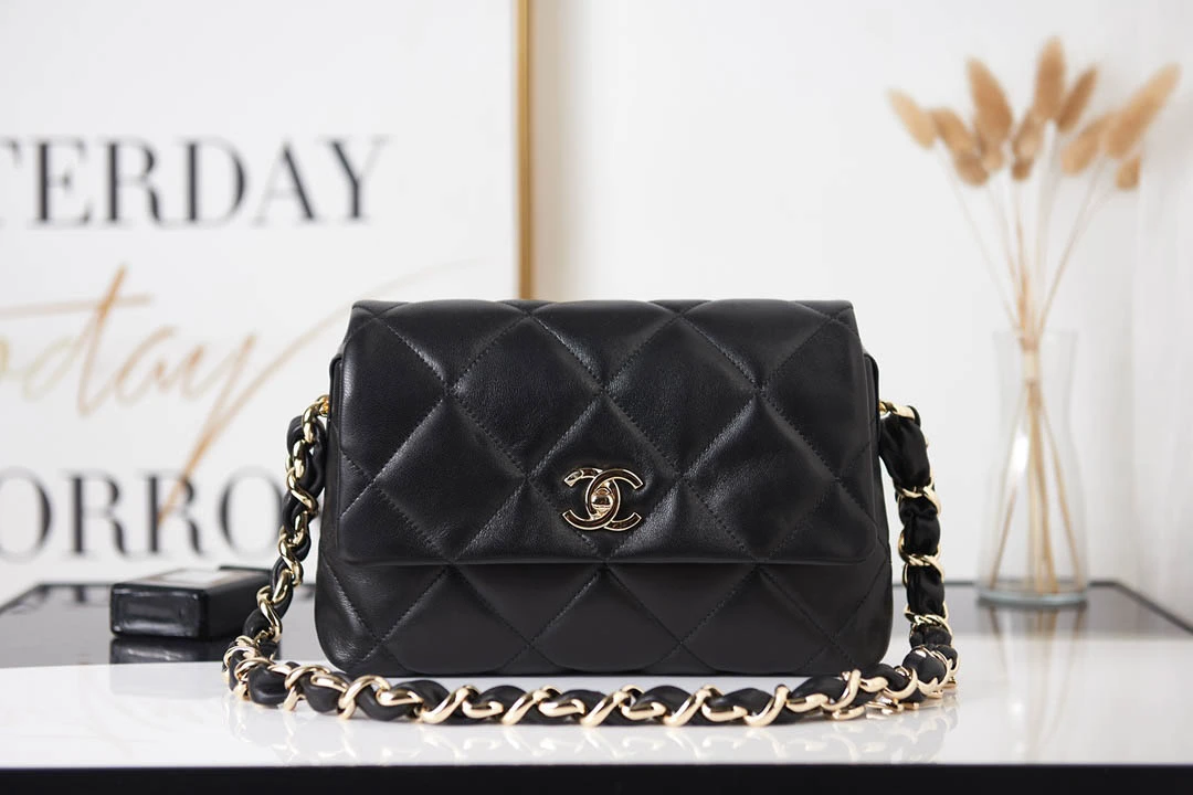 ifcc2213ba3b2ab3bca836190b9e477d0.webp Chane Fashion Bag Size: 17x23x7cm Ident No.: AS2299 - Image 1