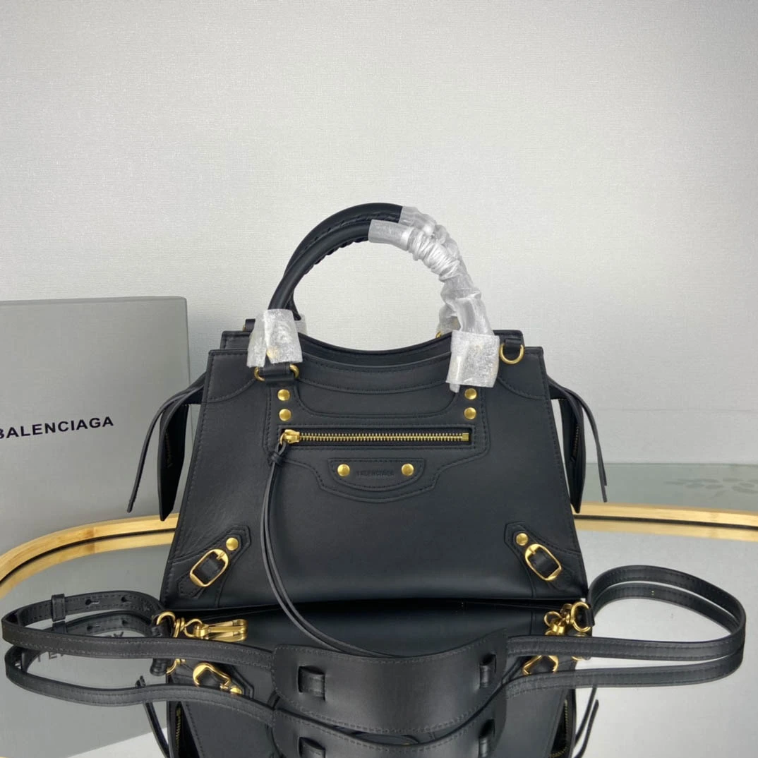 ifefaa975974946b1b70e7072b36c4499.webp Balenciag* Neo Classic biker bag Size: 25*33*13*20cm - Image 1