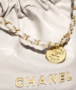 Chanel 22 Small Handbag beige - Image 4